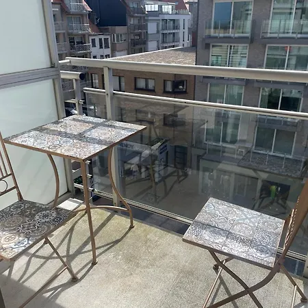 דירה In Near The